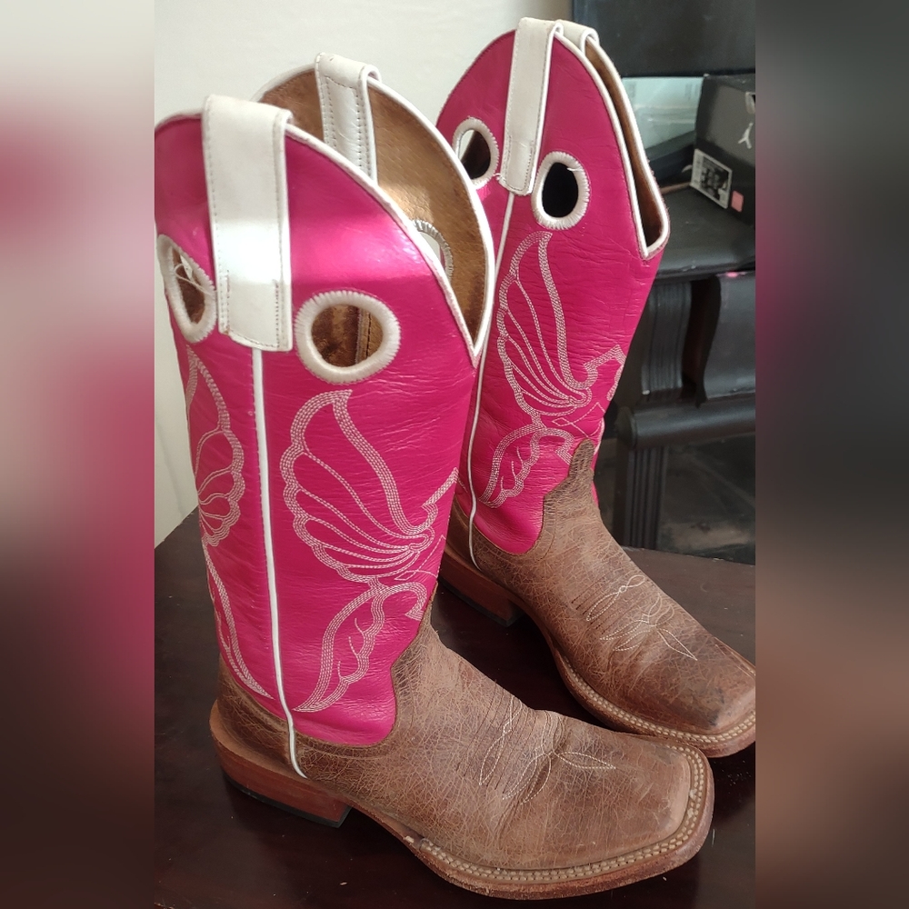Women's cowboy boots
